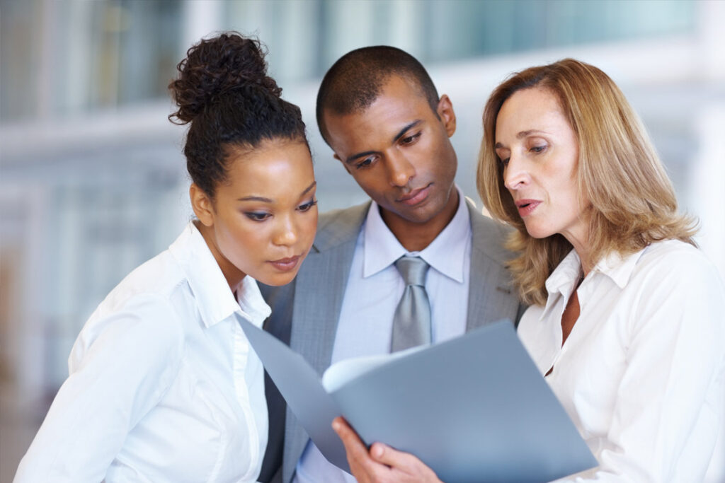 IT service management auditor reviewing service delivery and operational compliance procedures in a corporate environment